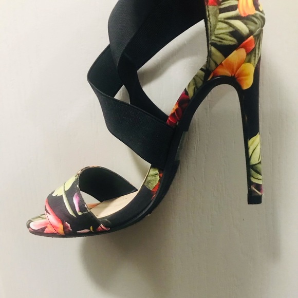 Shoes - Picture 3 of 4